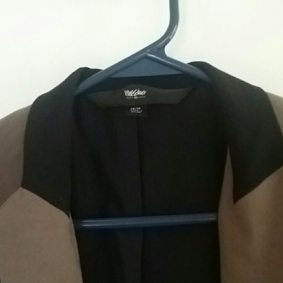 Blazer - Picture 3 of 4